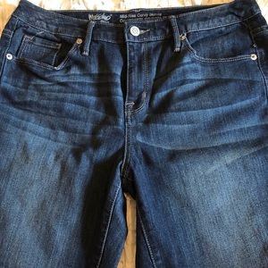 Gently used Mid Rise Curvy Skinny Jeans (10/30 S)